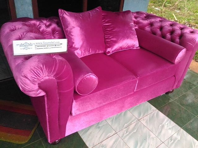 sofa-chester-terbaru-merah-muda